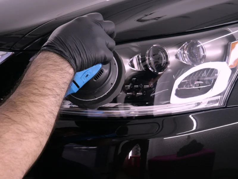 officina-per-rinnovi-auto-e-deopacizzazione-fari